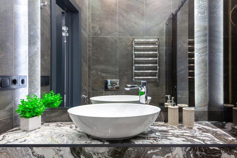 Bathroom 2, Royal VIP Apartment on Gorodotska 31, L'vivs'ka