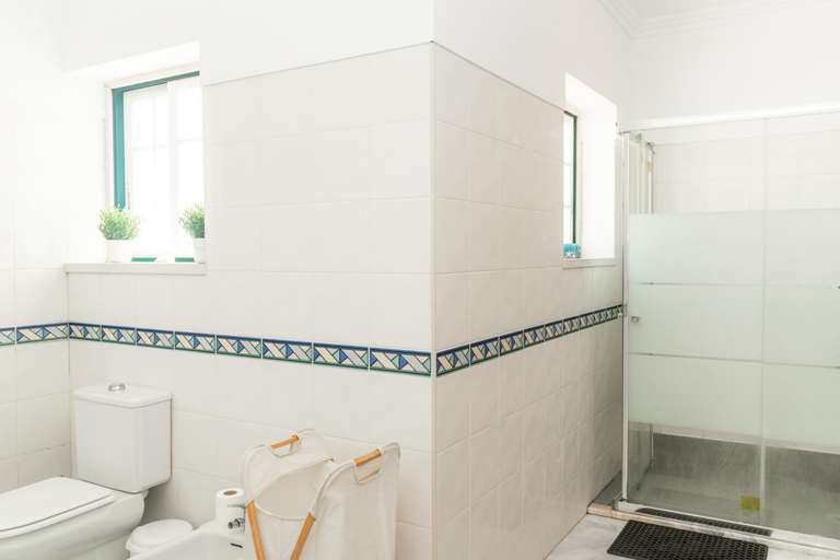 Bathroom 3, Surf Yoga Ericeira Guest House, Mafra