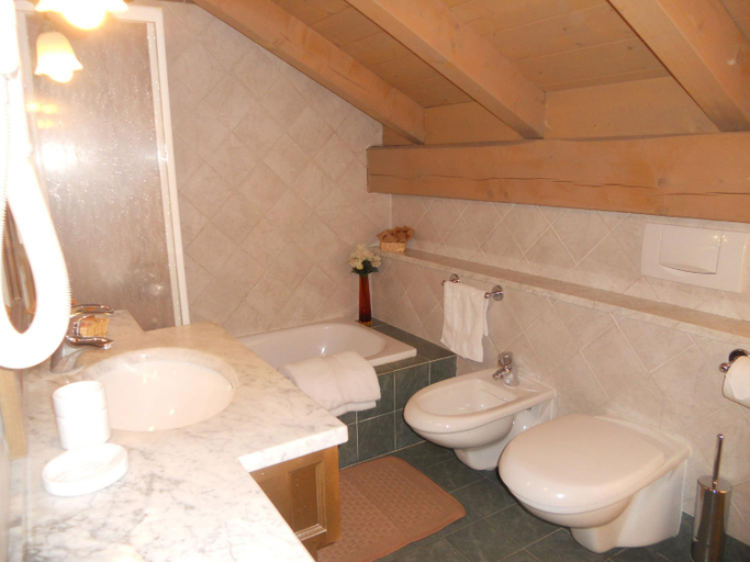 Bathroom 2, Residence Villa Avisio, Trento