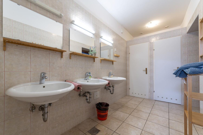 Bathroom 3, Samostan Mekinje, Kamnik