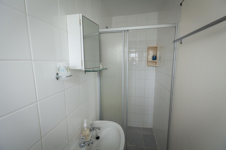 Bathroom 3, Cape Agulhas Guest House, Overberg