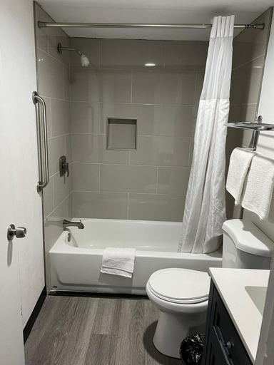 Bathroom 3, Goldstar Inn, Los Angeles