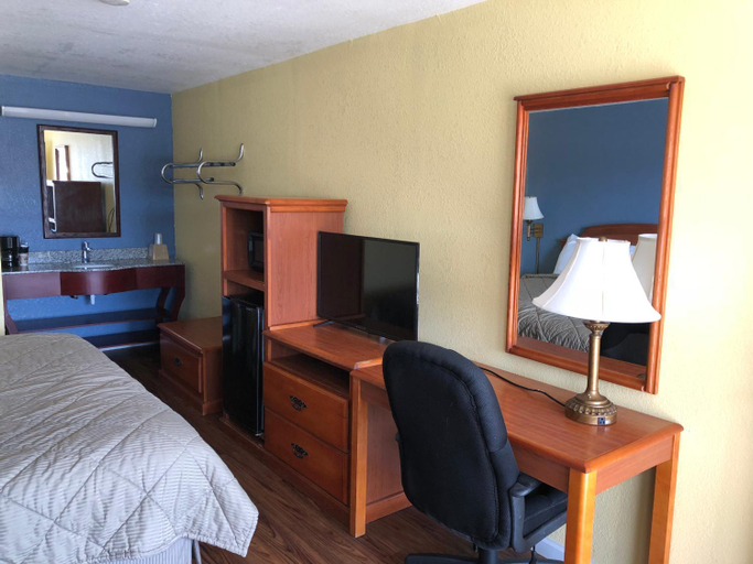 Bedroom 2, Gold Key Inn, McCulloch