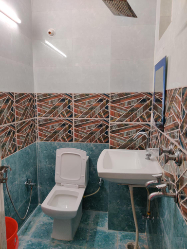 Bathroom 3, Anand Villa One, Delhi