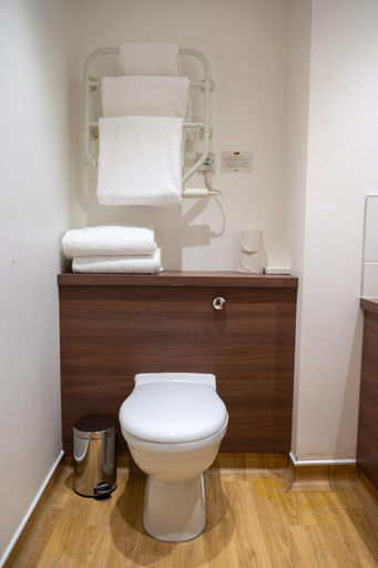 Bathroom 3, Bridge Inn By Greene King Inns, North Somerset