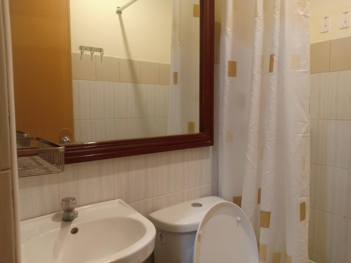 Bathroom 5, Davao Hub Bed and Breakfast, Davao City