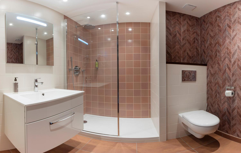 Bathroom 4, Hotel du Beryl, Lons-le-Saunier, Jura