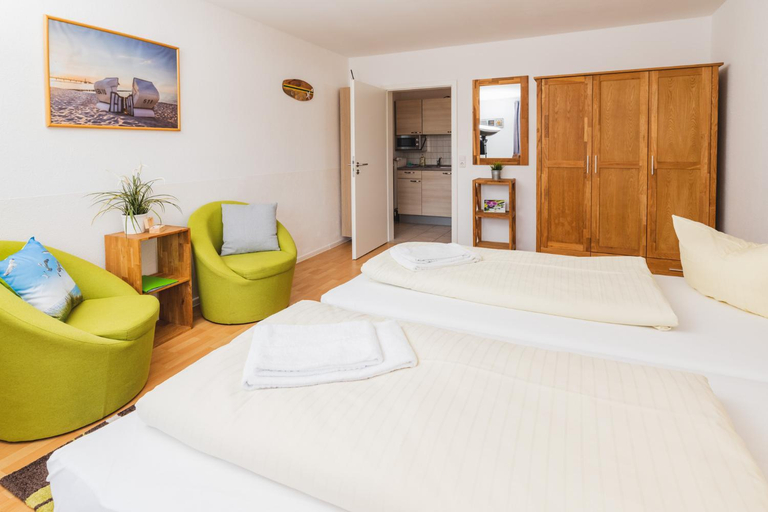 Bedroom 2, Skerra Apartments "am Fitness-Studio", Ostholstein