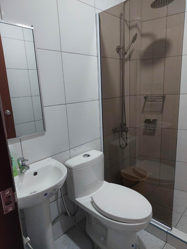 Bathroom, Chislyk Inn, El Nido