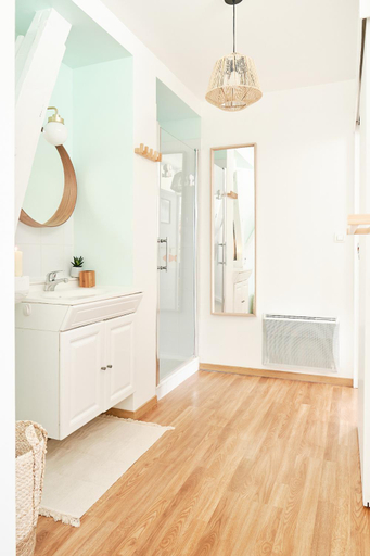 Bathroom 2, Belle location proche de Dax avec parking et toute commodite, Landes