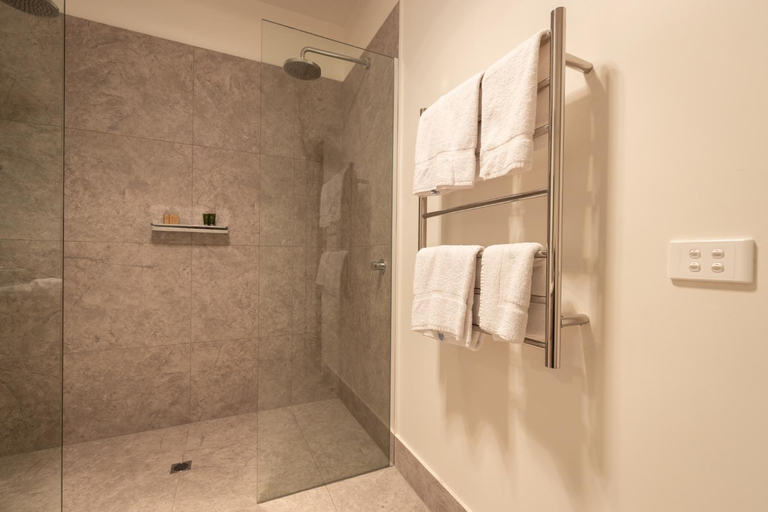 Bathroom 2, All Seasons Marysville, Murrindindi - East