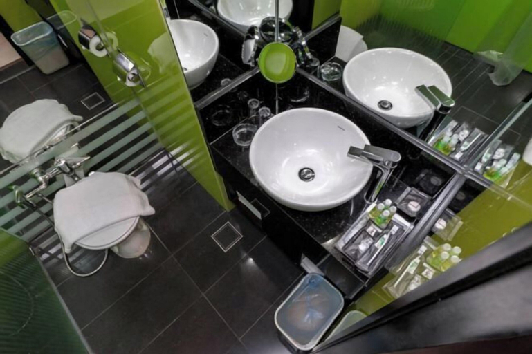 Bathroom 8