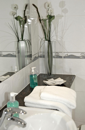 Bathroom 2, The Long Range, Devon