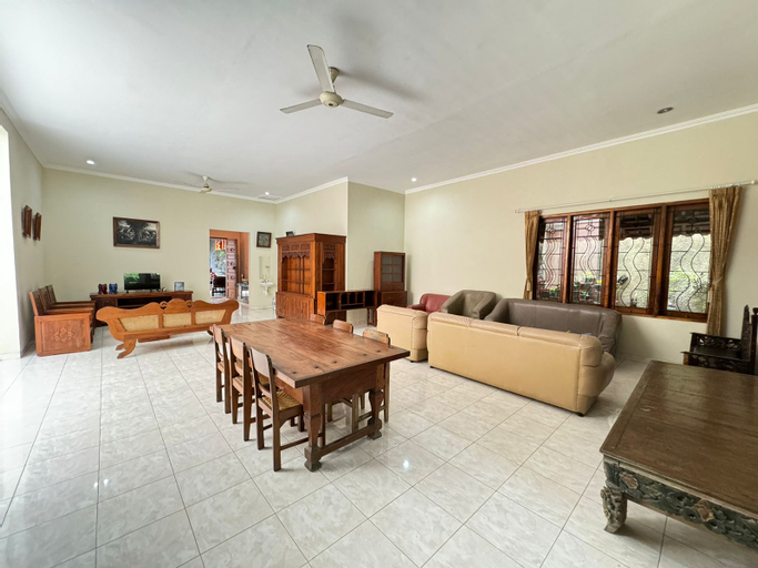 Dining Room 12