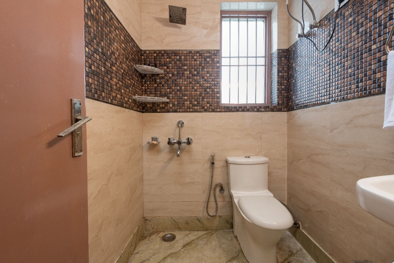 Bathroom 3, Saavi Hotel Medicity, Gurgaon