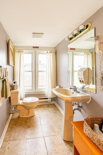 Bathroom 16
