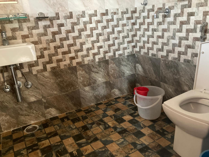 Bathroom 2, Hotel Nightinagle, Gandaki
