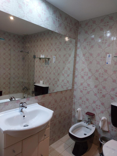 Bathroom 3, Petrus Hotel, Chaves