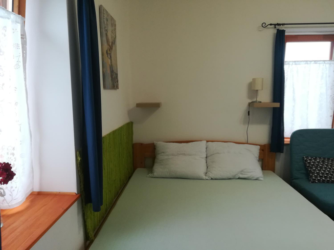 Others 3, Negy Tucsok Vendeghaz, Szolnok