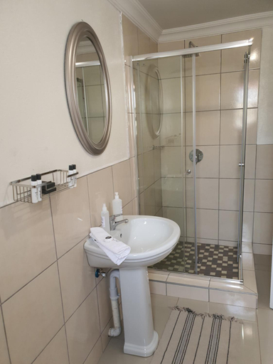Bathroom 3, Mminanoko Eco Guesthouse, Sekhukhune