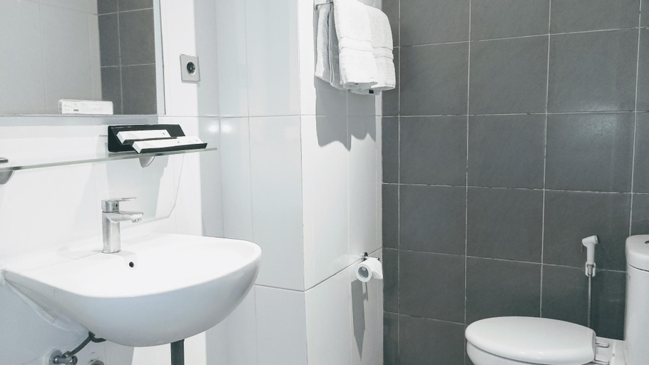 Bathroom 16