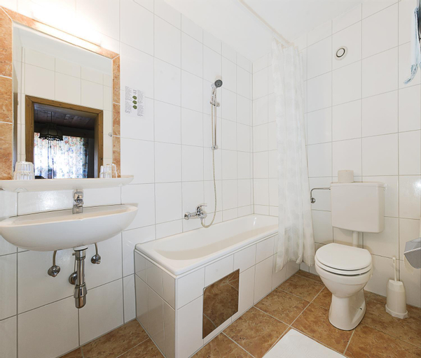 Bedroom, Hotel Linde, Kufstein