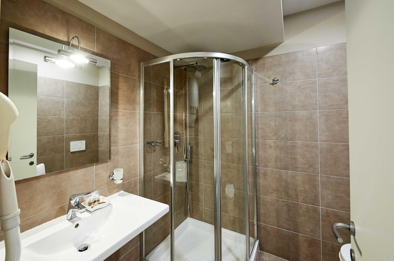 Bathroom 4