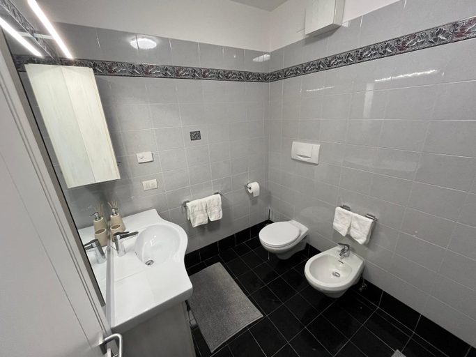 Bathroom 5, B&B Alessandro Private Room & Bathroom in shared apartment, Trento