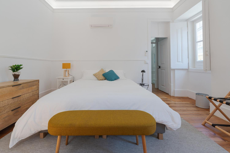 Others 5, Almada Villa, Almada