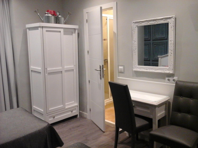 Facilities 4, Hostal Don Alfonso, Madrid