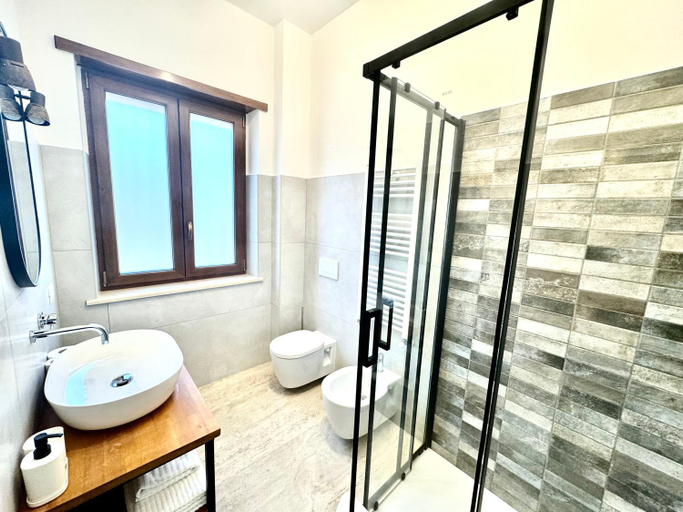 Others 4, Doina Guest House, Roma
