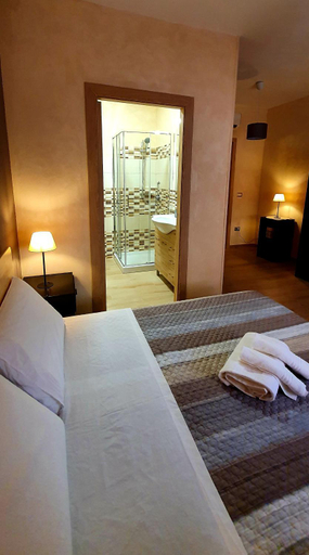 Others 5, Pacifico Rooms, Benevento