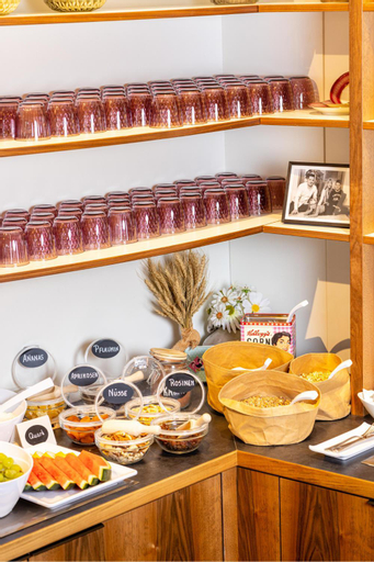 Food & Drinks 12