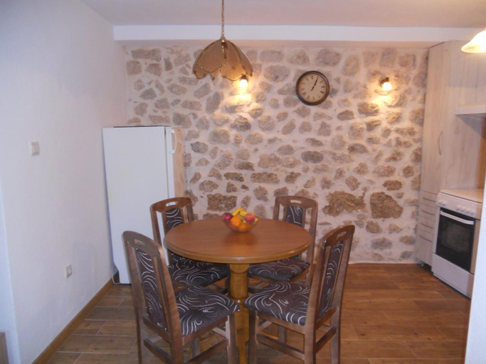 Others 2, Apartments Ana 1