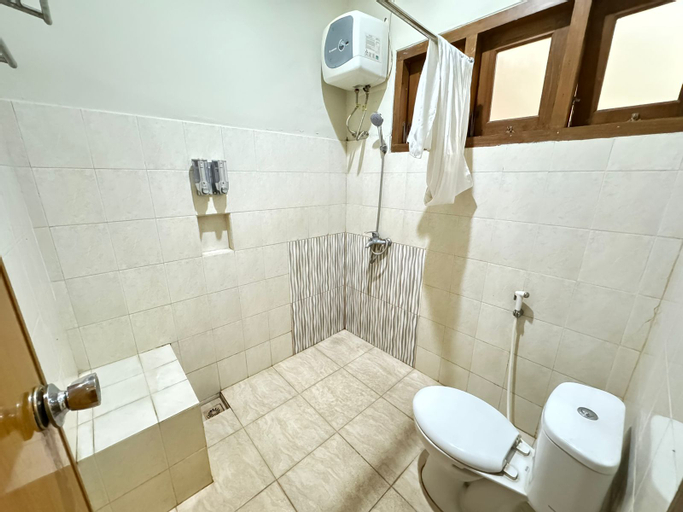 Bathroom 8