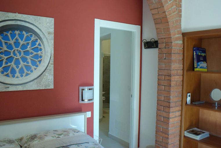 Others 5, Appartamento Astrea, Syracuse