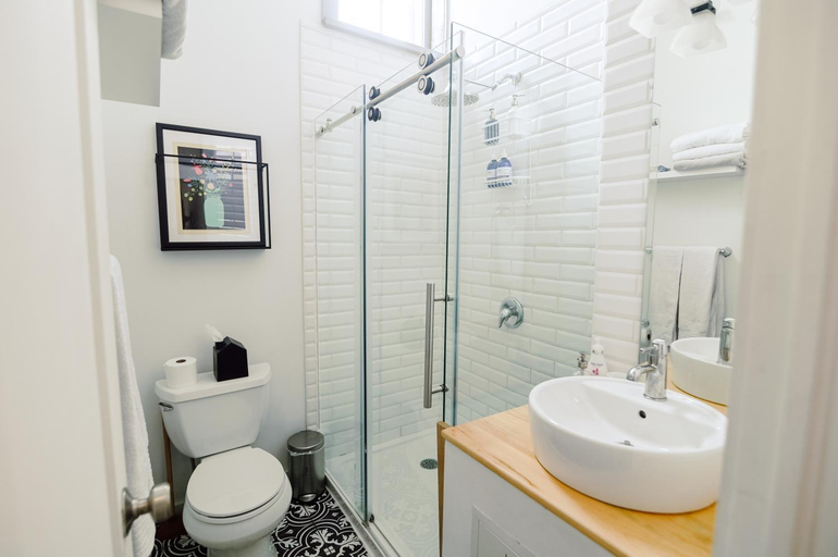 Bathroom 4, Edisons Inn, Perth
