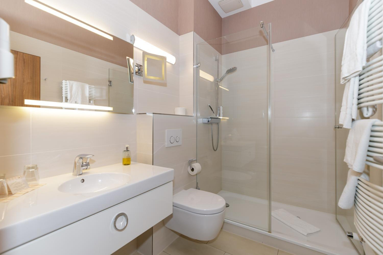 Bathroom 2, HOTEL am STRAND, Rostock