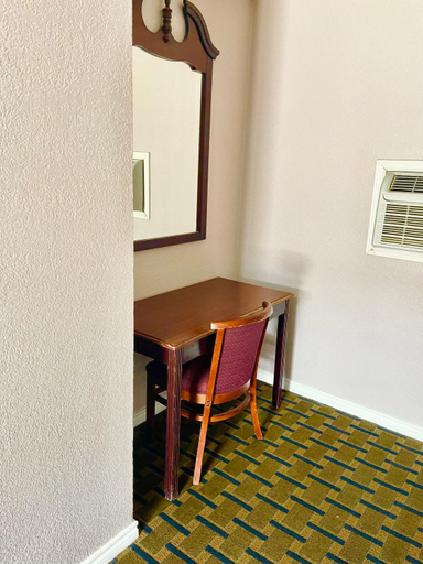 Others 2, Bradbury Inn, Howard