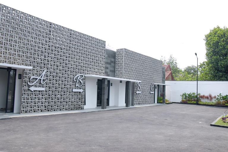 Exterior 4