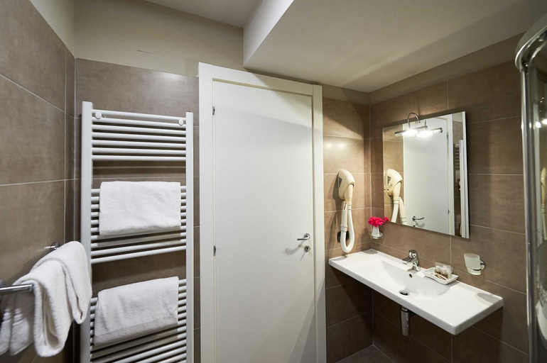 Bathroom 9