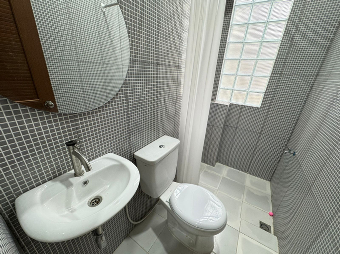 Bathroom 10