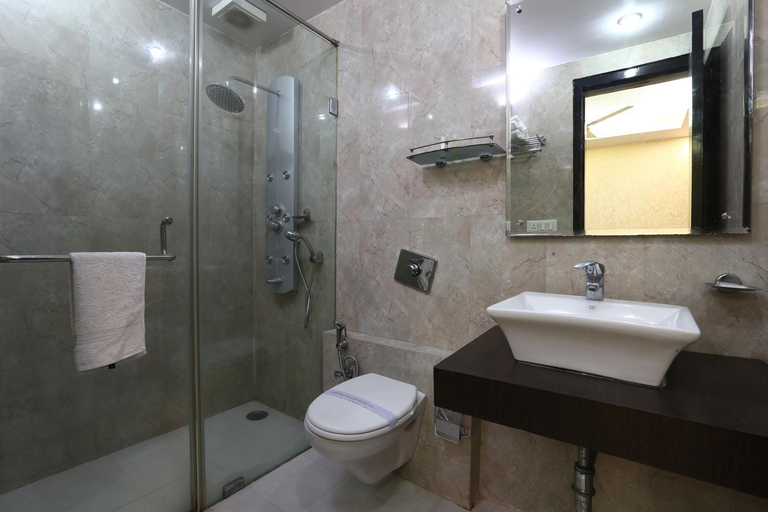 Bathroom 4, Hotel Kingston Park, Delhi