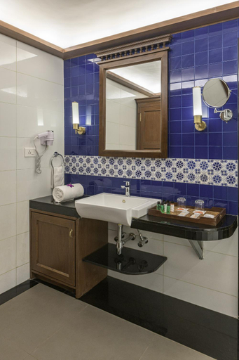Bathroom 5, Club Mahindra Munnar, Idukki
