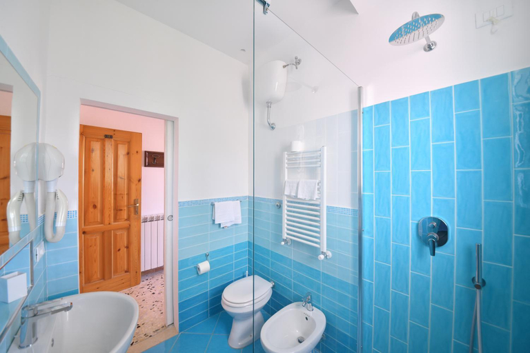 Bathroom 4, Hotel Europa, Napoli