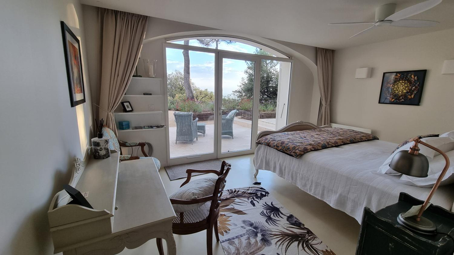 Others 3, Villa Nymphee, Vaucluse