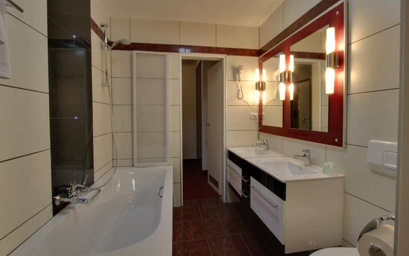 Bathroom 4, ホテル グリル, Erlangen