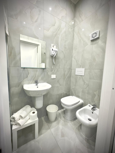 Others 3, MARVIT CENTRAL LUXURY, Napoli