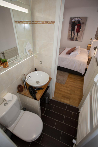 Bedroom 3, L'Hallai du Roy, Sarthe
