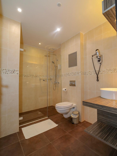Bathroom 3, L'Escale Port Chambres a Louer, Corse-du-Sud